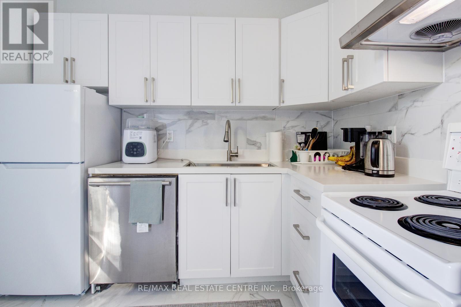 49 Wentworth #upper Street, Hamilton, Ontario L8L 5V3 - Photo 10 - X12459408