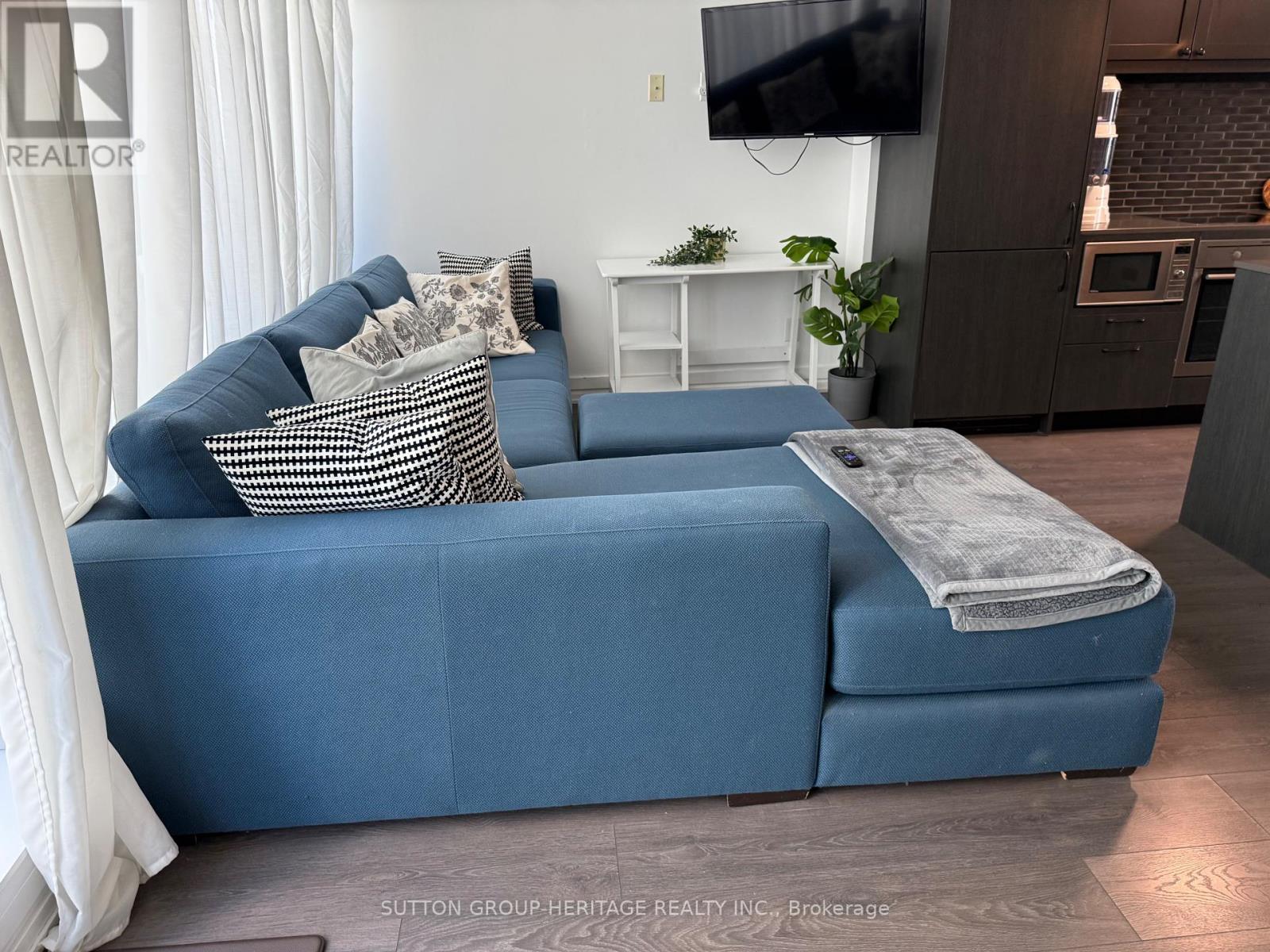 814 - 783 Bathurst Street, Toronto, Ontario  M5A 0A8 - Photo 5 - C12464325