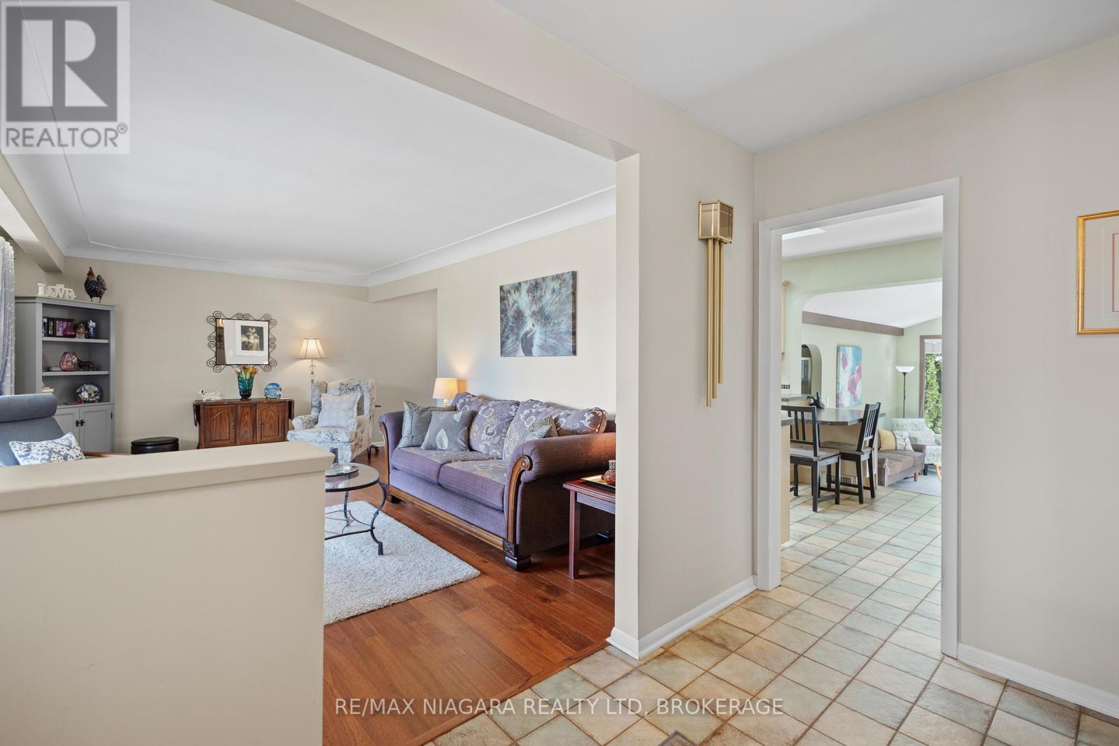 2270 Seventh Louth Street, St. Catharines, Ontario  L2R 6P7 - Photo 4 - X12423314