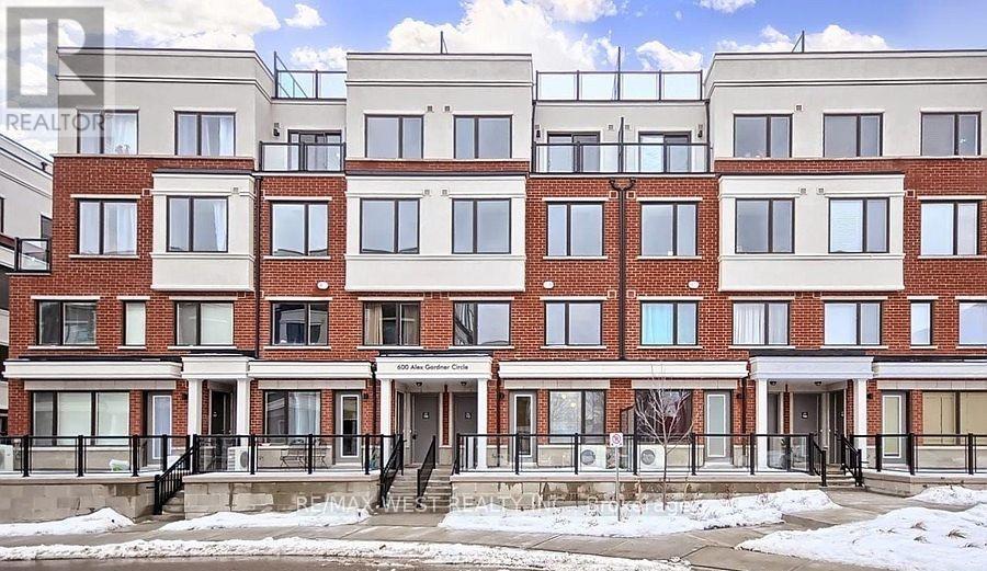 111 - 600 Alex Gardner Circle, Aurora, Ontario  L4G 3G5 - Photo 2 - N12473248