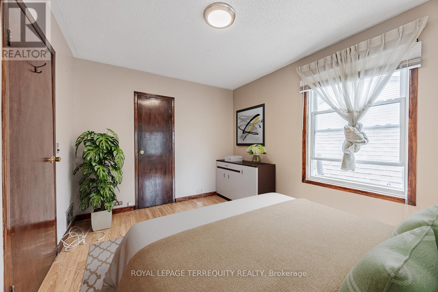 578 Durie Street, Toronto, Ontario  M6S 3H1 - Photo 10 - W12424357