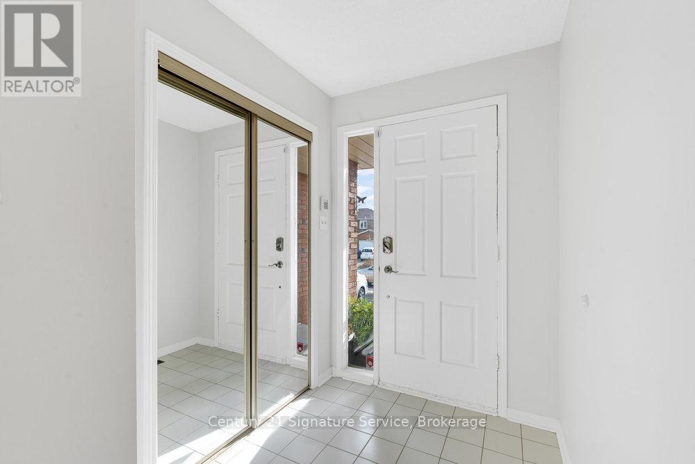 80 Dutch Crescent, Brampton, Ontario  L6Y 3X1 - Photo 4 - W12478430
