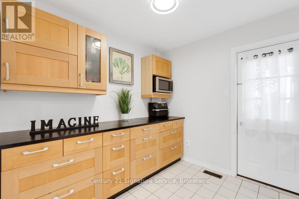 80 Dutch Crescent, Brampton, Ontario  L6Y 3X1 - Photo 6 - W12478430