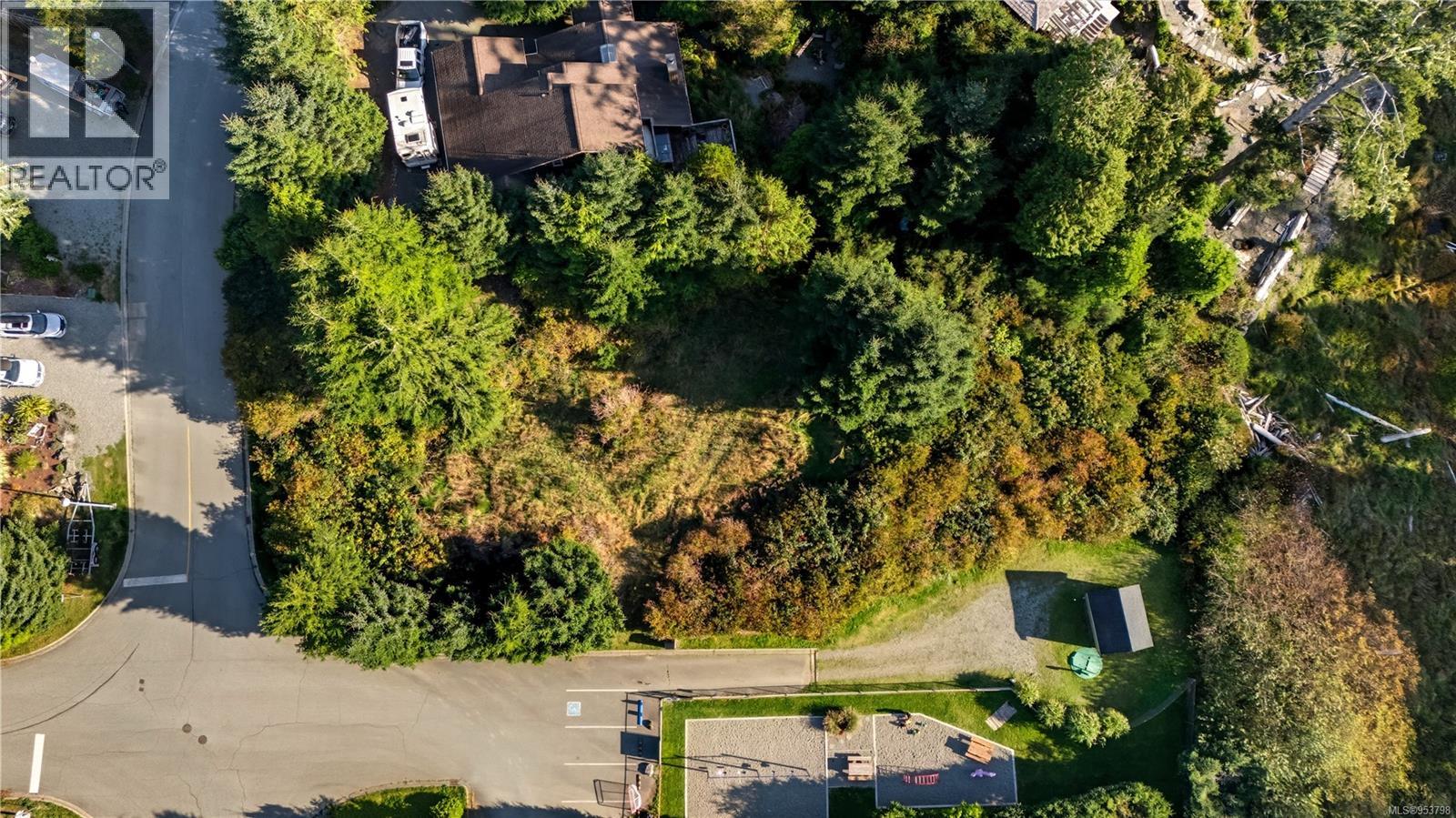 912 Barkley Pl, Ucluelet, British Columbia  V0R 3A0 - Photo 2 - 953798