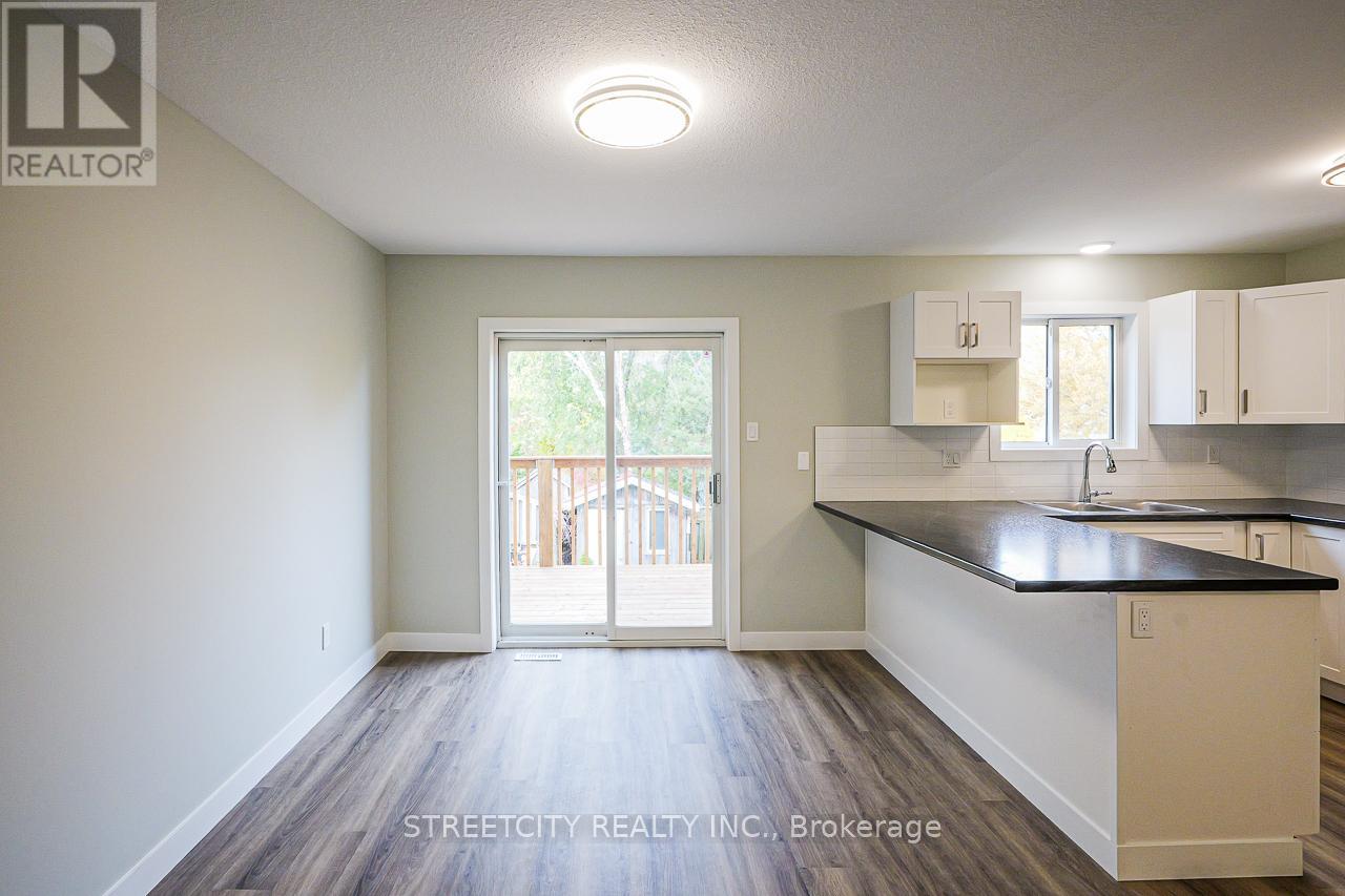 799 Deveron Crescent, London South, Ontario  N5Z 5B4 - Photo 12 - X12483710