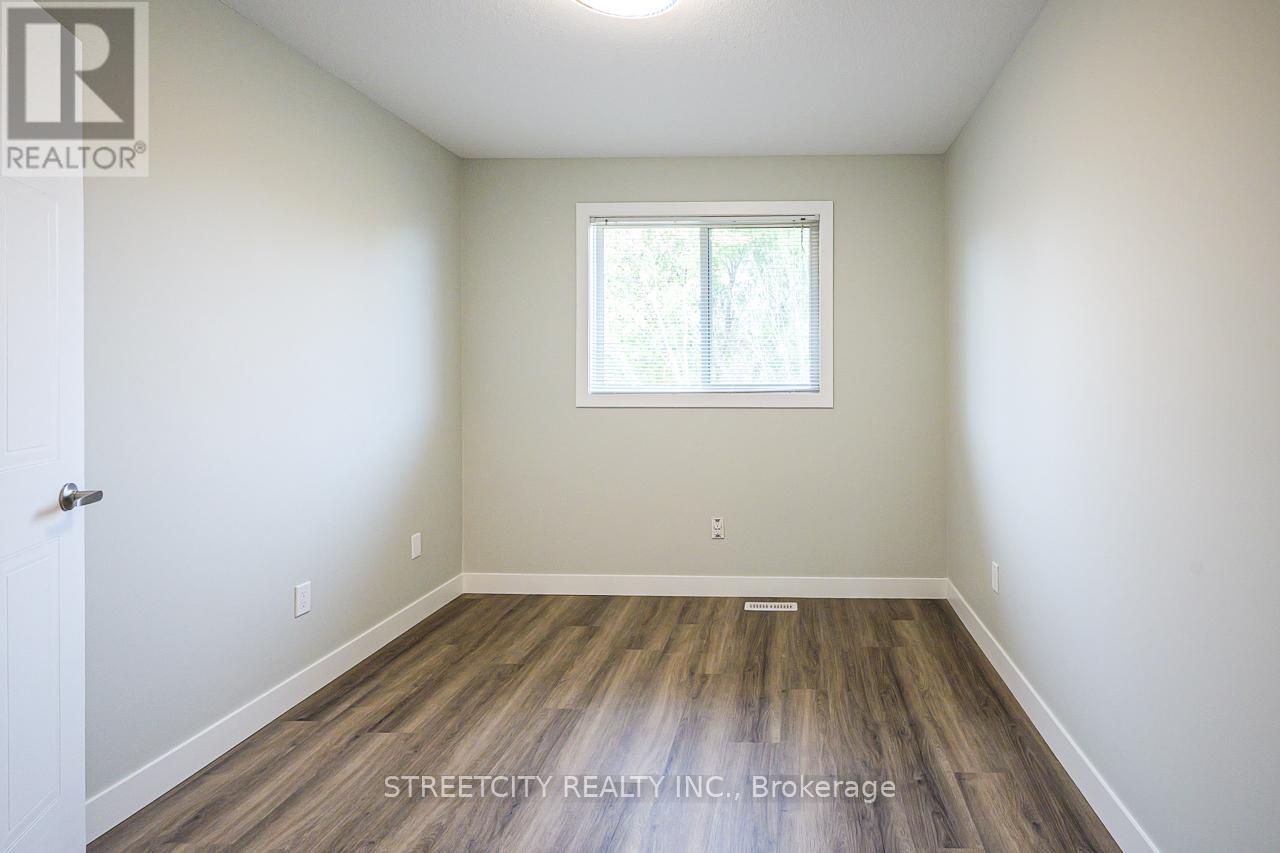799 Deveron Crescent, London South, Ontario  N5Z 5B4 - Photo 21 - X12483710