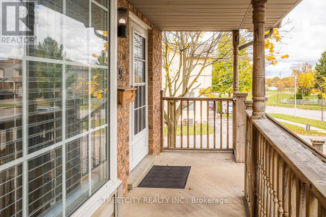 799 Deveron Crescent, London South, Ontario  N5Z 5B4 - Photo 3 - X12483710