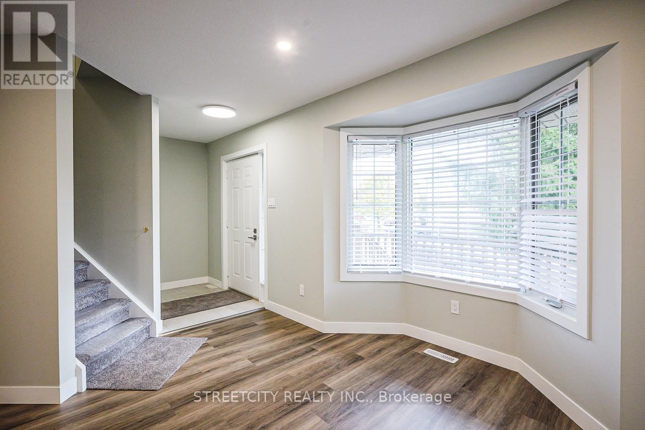 799 Deveron Crescent, London South, Ontario  N5Z 5B4 - Photo 5 - X12483710