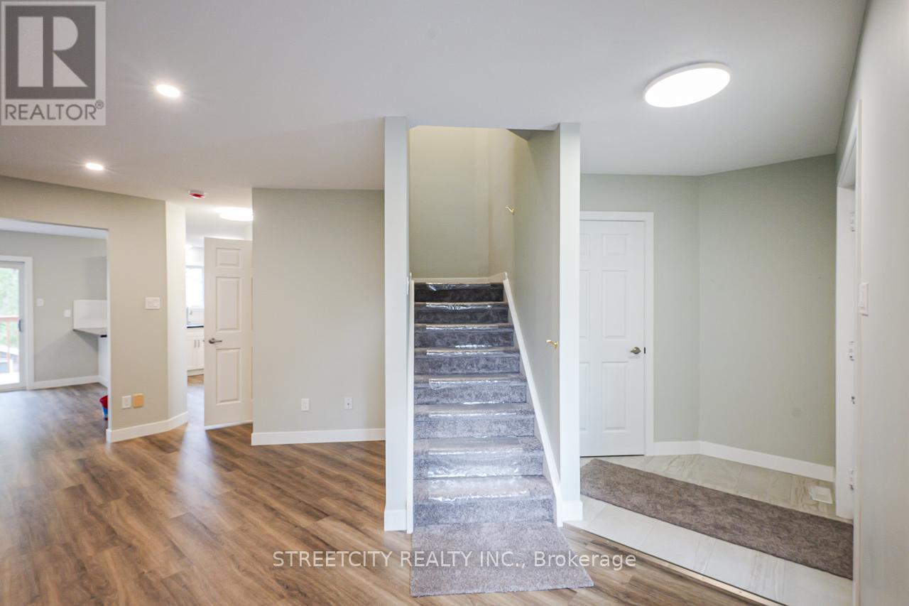 799 Deveron Crescent, London South, Ontario  N5Z 5B4 - Photo 7 - X12483710