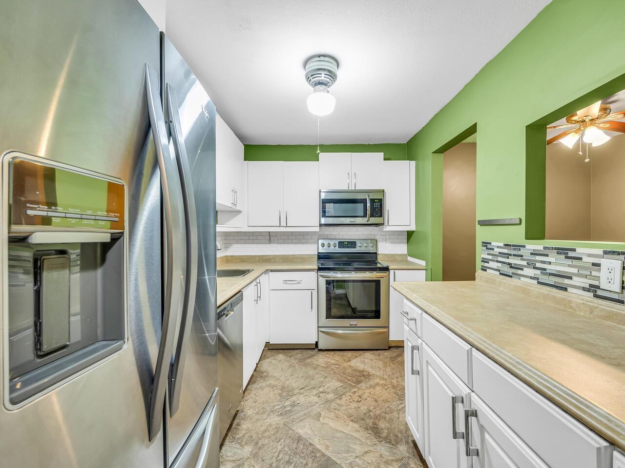 211 10157 University Drive, Surrey, British Columbia  V3T 5L7 - Photo 4 - R3061995