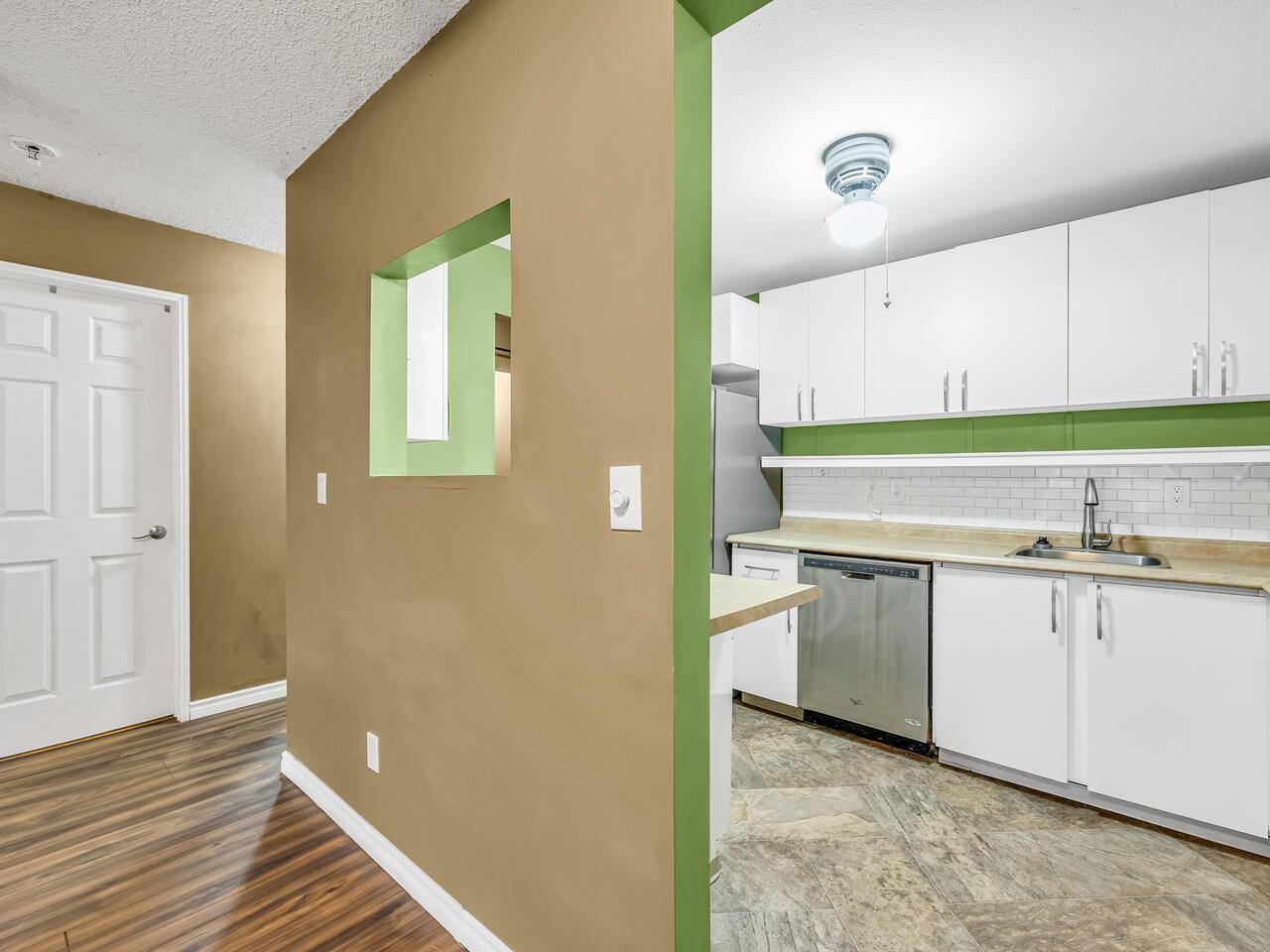 211 10157 University Drive, Surrey, British Columbia  V3T 5L7 - Photo 7 - R3061995