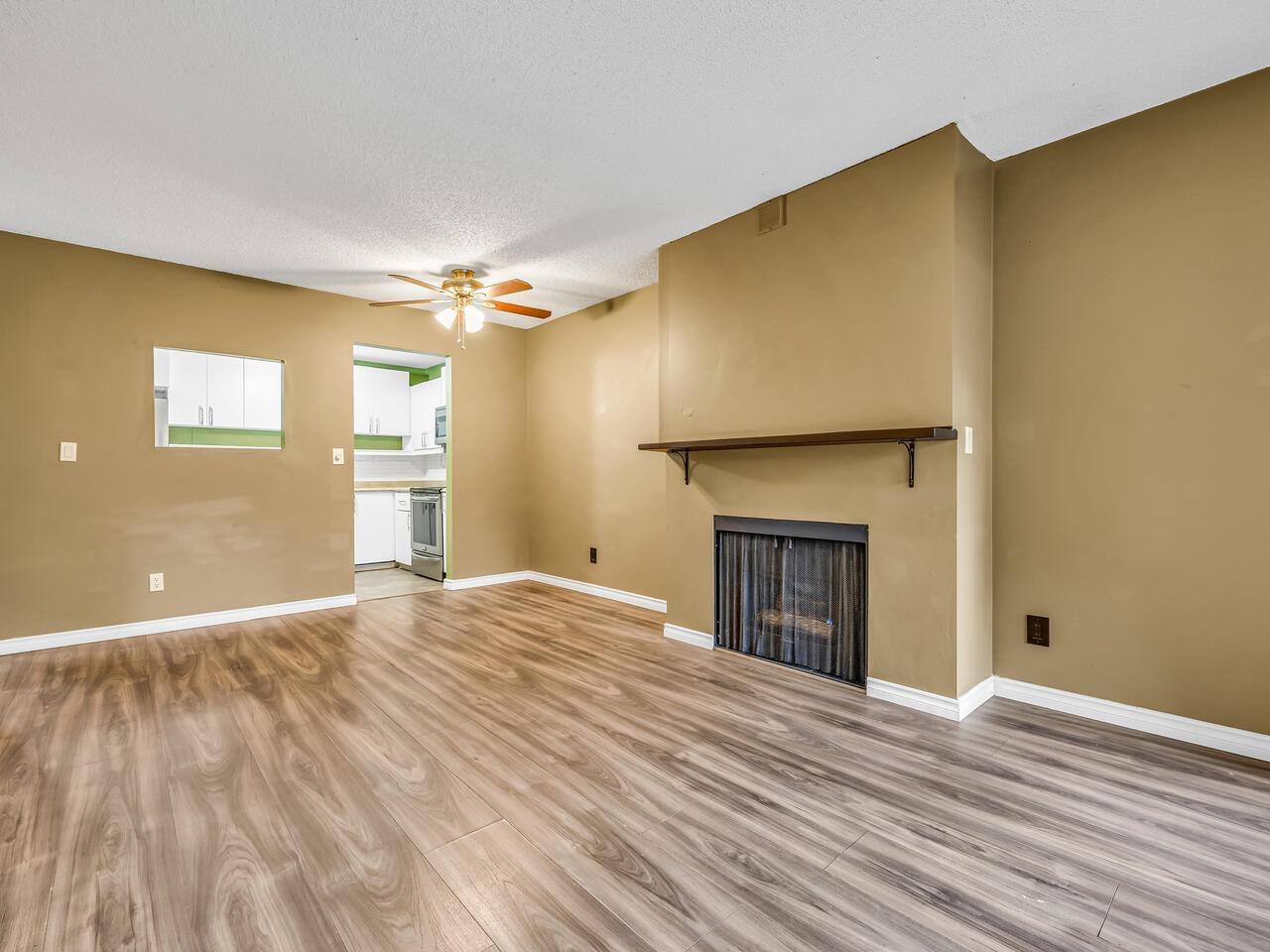 211 10157 University Drive, Surrey, British Columbia  V3T 5L7 - Photo 9 - R3061995