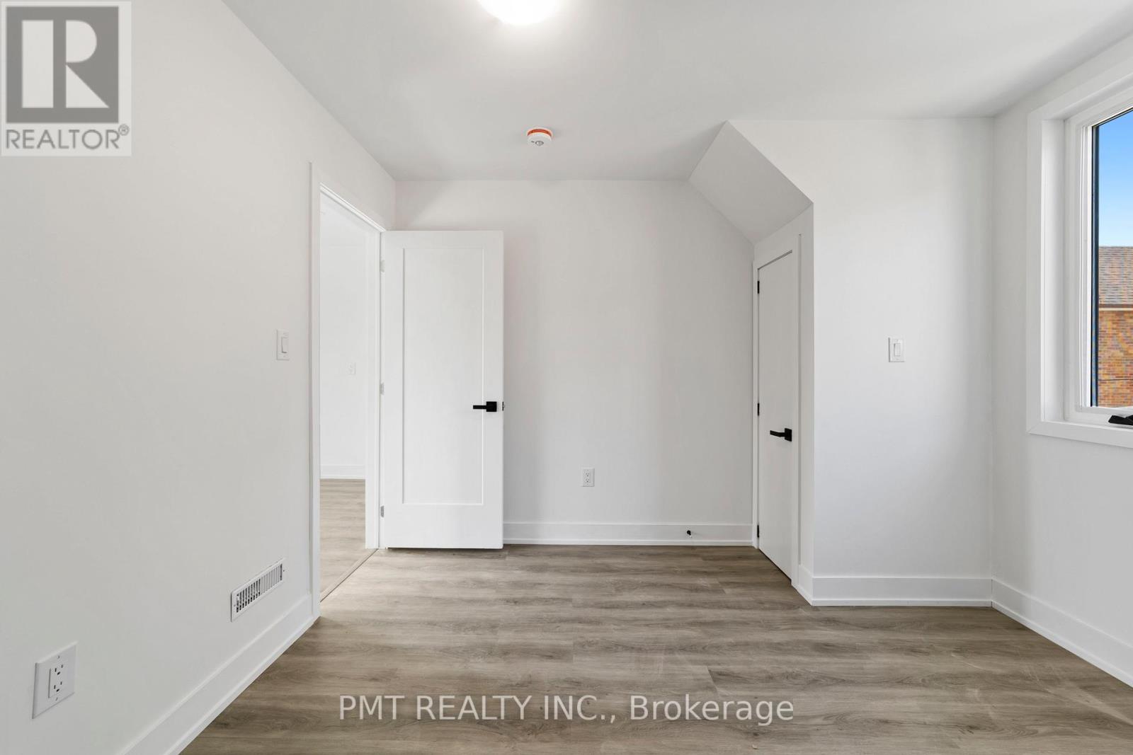 2fl - 531 Delaware Avenue N, Toronto, Ontario  M6H 2V3 - Photo 6 - C12483561