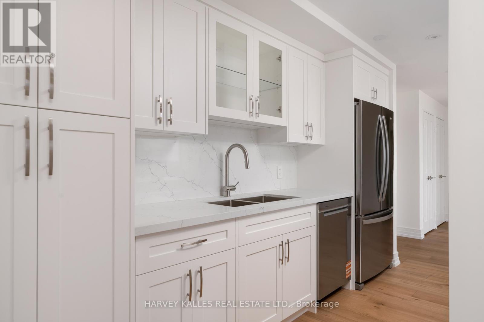1111 - 3000 Bathurst Street, Toronto, Ontario  M6B 3B4 - Photo 4 - C12483587