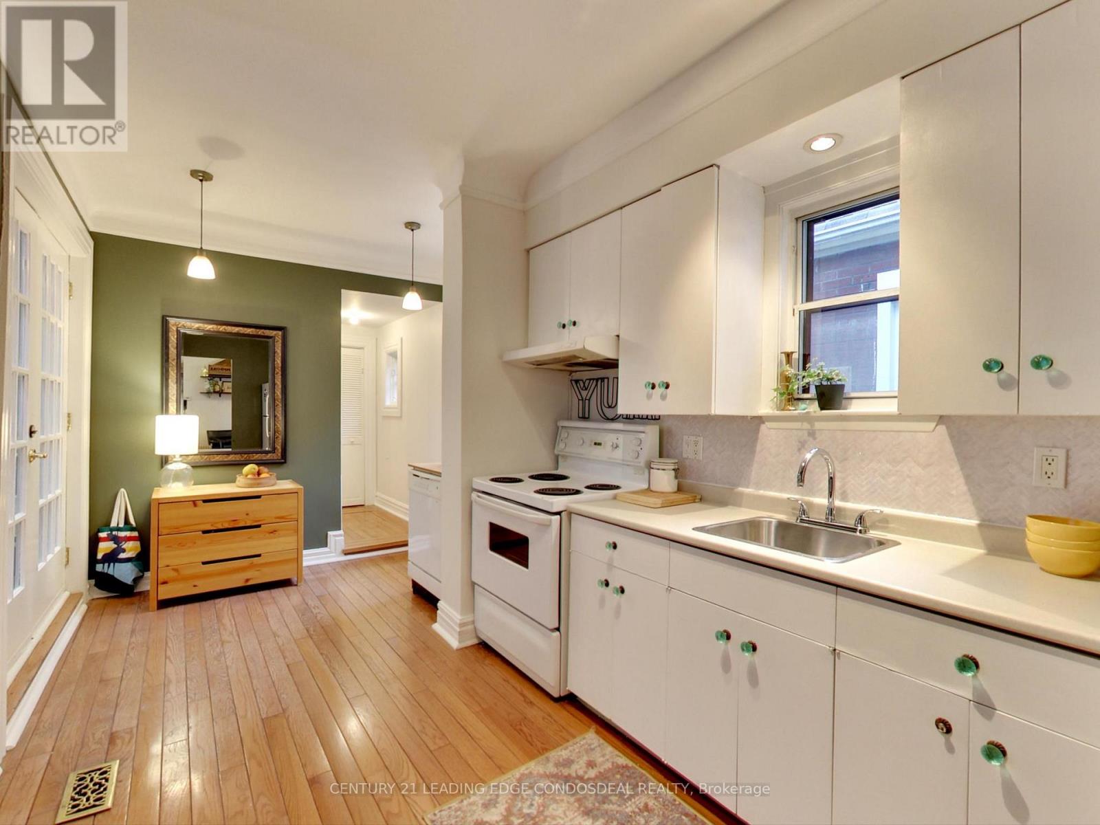 50 Lippincott Street, Toronto, Ontario  M5T 2R5 - Photo 10 - C12483608