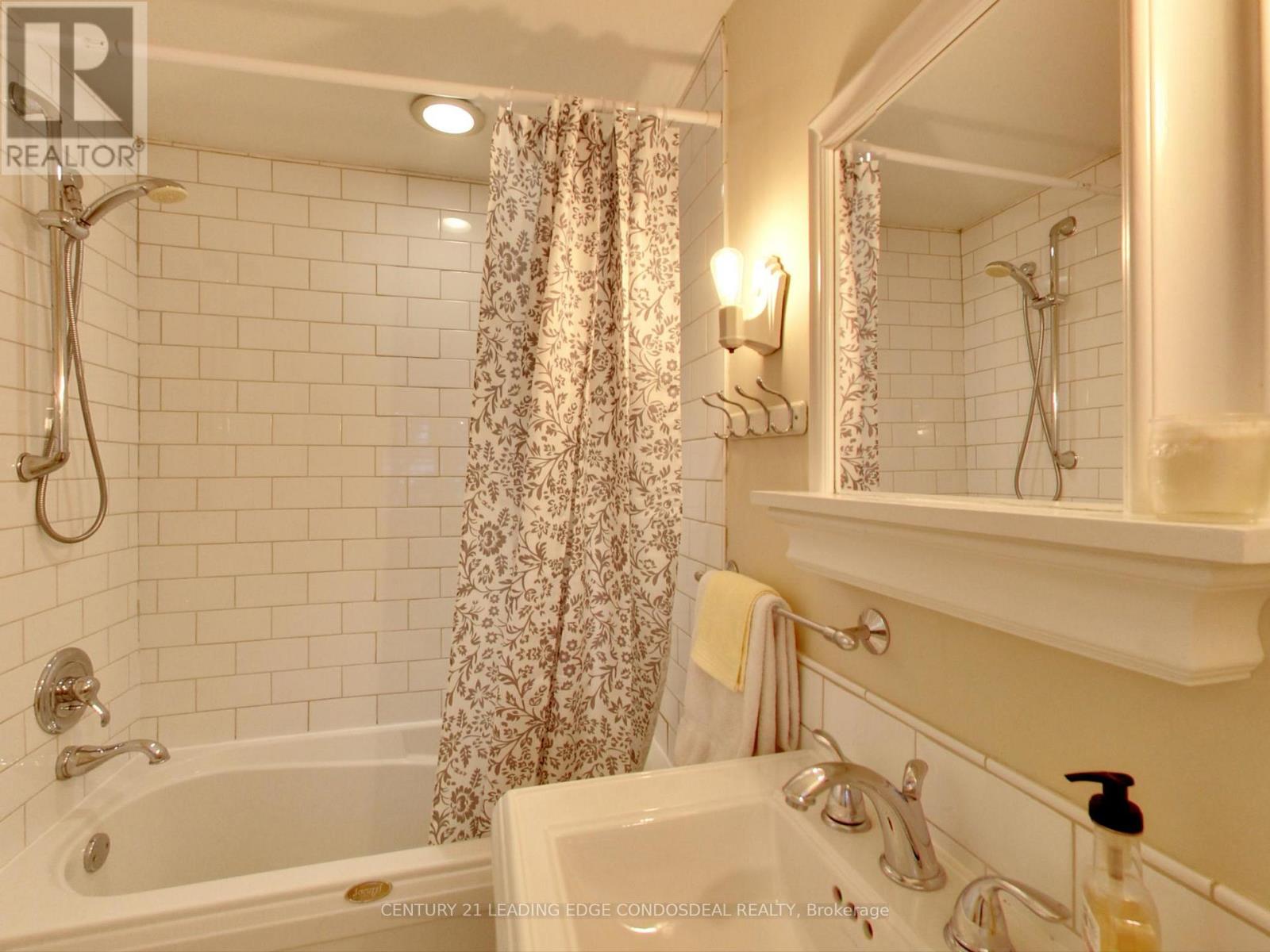 50 Lippincott Street, Toronto, Ontario  M5T 2R5 - Photo 14 - C12483608