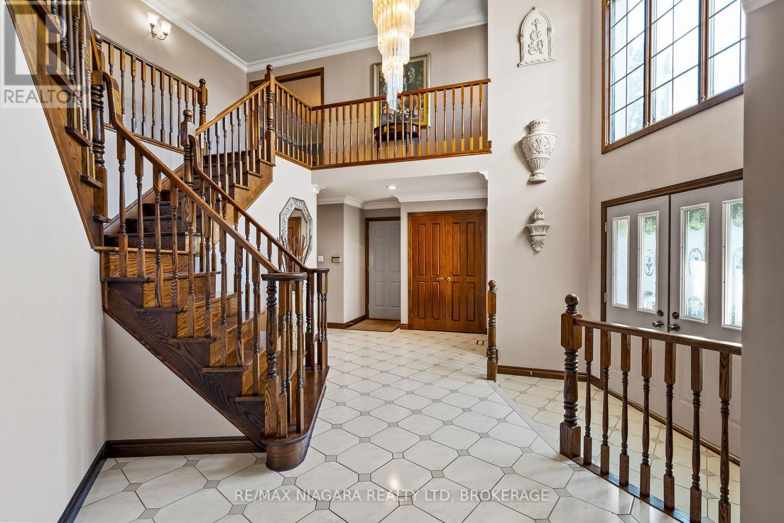 13 Shoreline Crescent, Grimsby, Ontario  L3M 5B2 - Photo 13 - X12483718