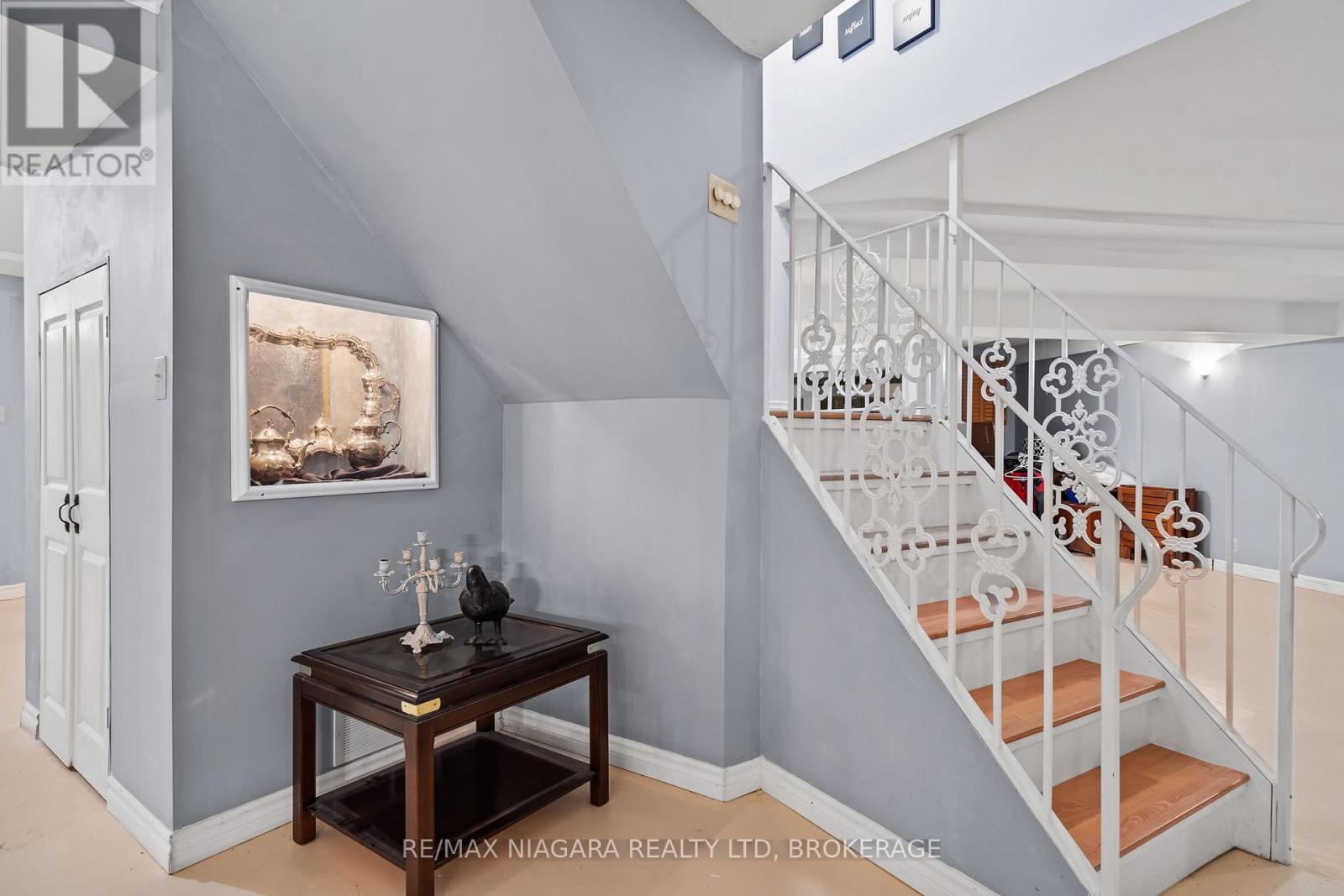 13 Shoreline Crescent, Grimsby, Ontario  L3M 5B2 - Photo 33 - X12483718