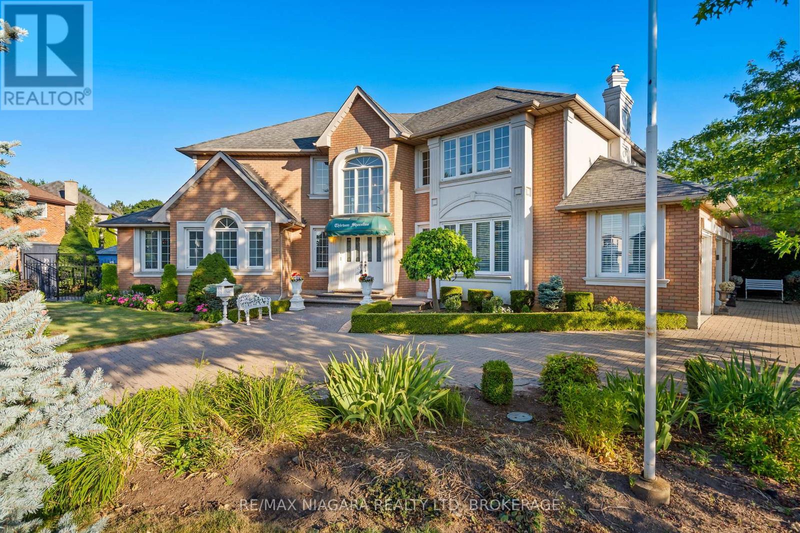 13 Shoreline Crescent, Grimsby, Ontario  L3M 5B2 - Photo 5 - X12483718