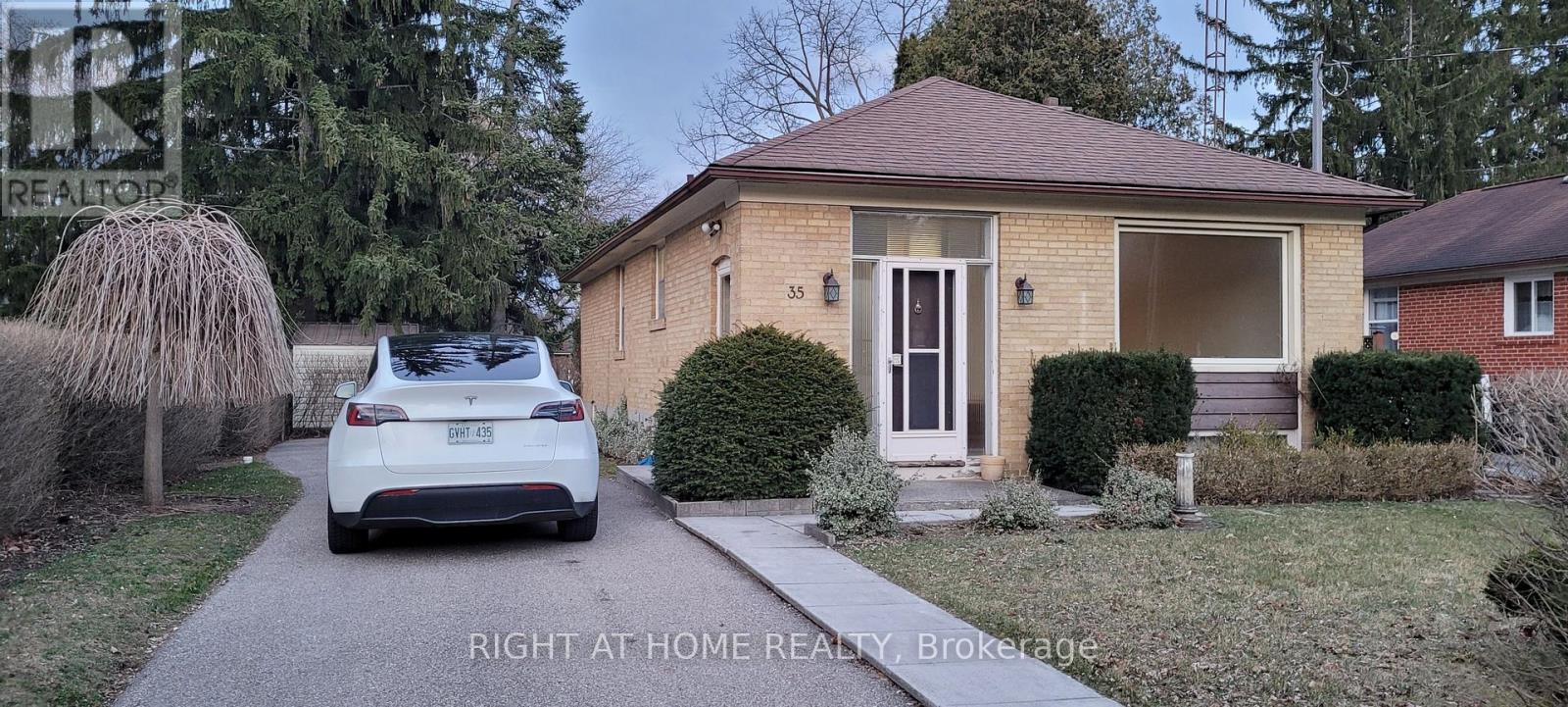 35 FLERIMAC ROAD, Toronto, Ontario