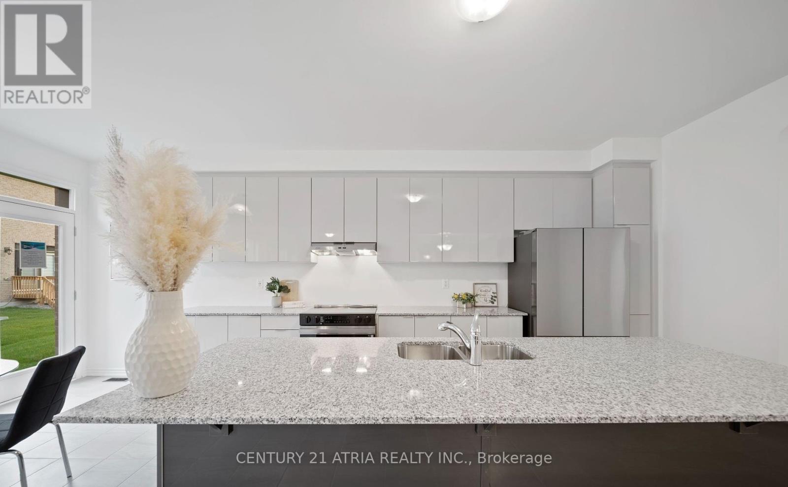 1408 Mockingbird Square, Pickering, Ontario  L0H 1J0 - Photo 3 - E12483681
