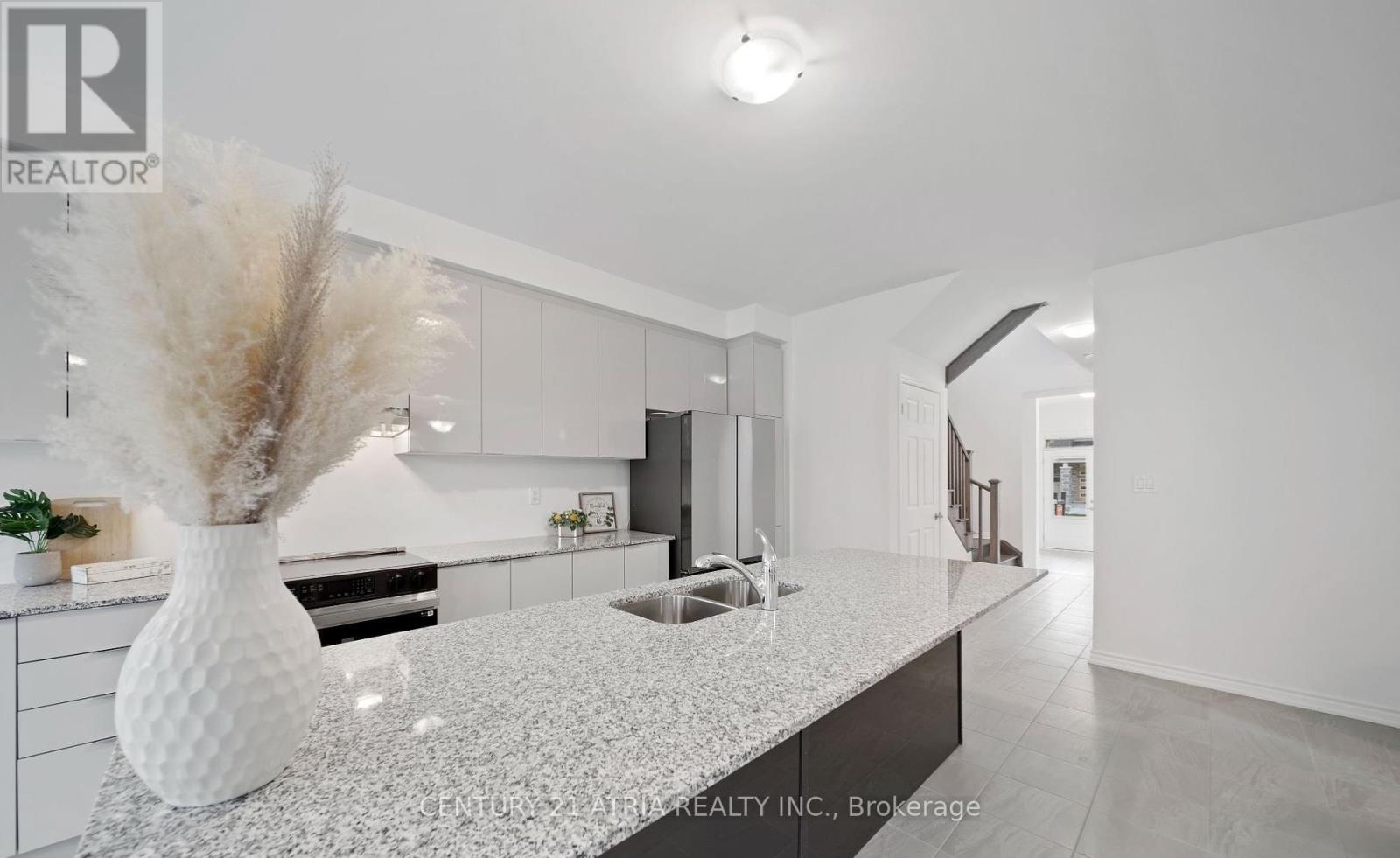1408 Mockingbird Square, Pickering, Ontario  L0H 1J0 - Photo 5 - E12483681