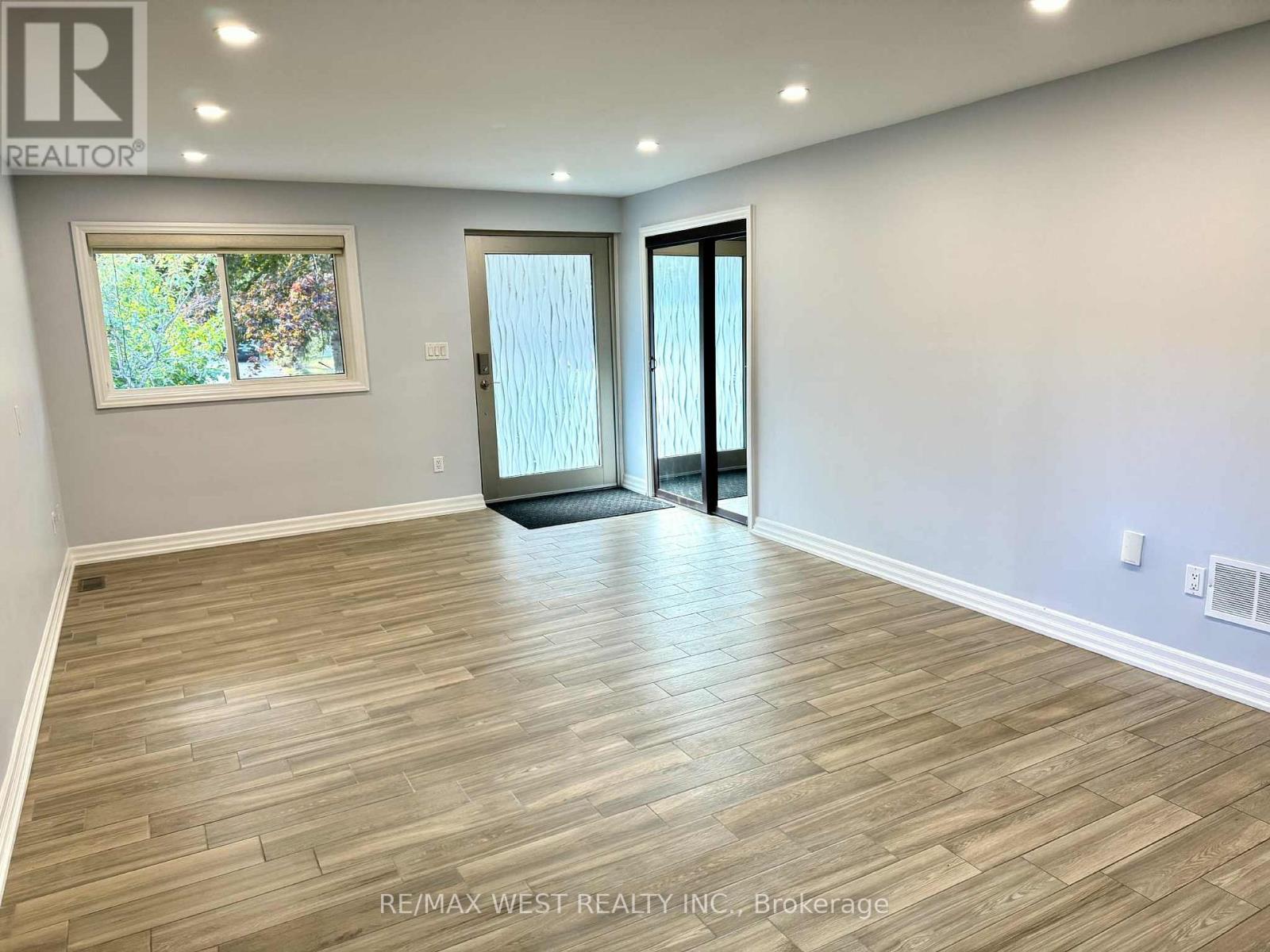 Main - 80 Maple Grove Avenue, Richmond Hill, Ontario  L4E 2X2 - Photo 5 - N12483633