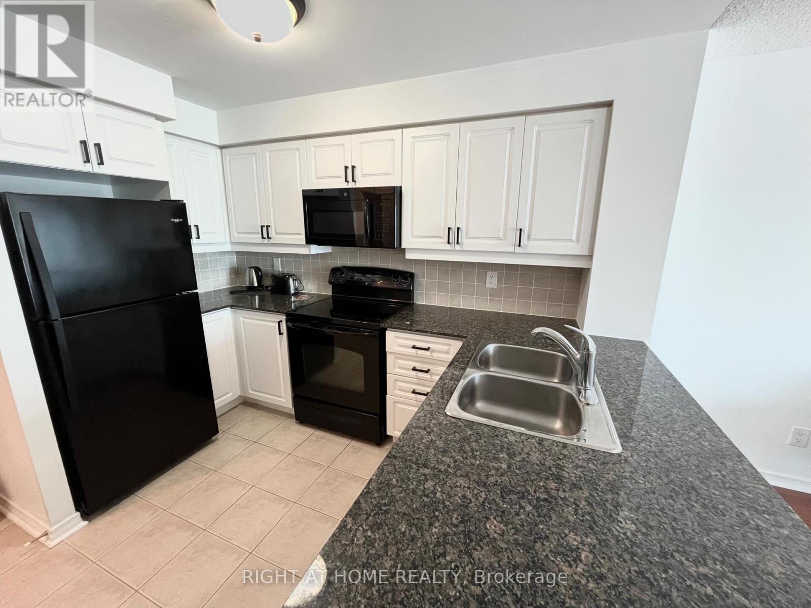 203 - 185 Oneida Crescent, Richmond Hill, Ontario  L4B 0B1 - Photo 5 - N12483645