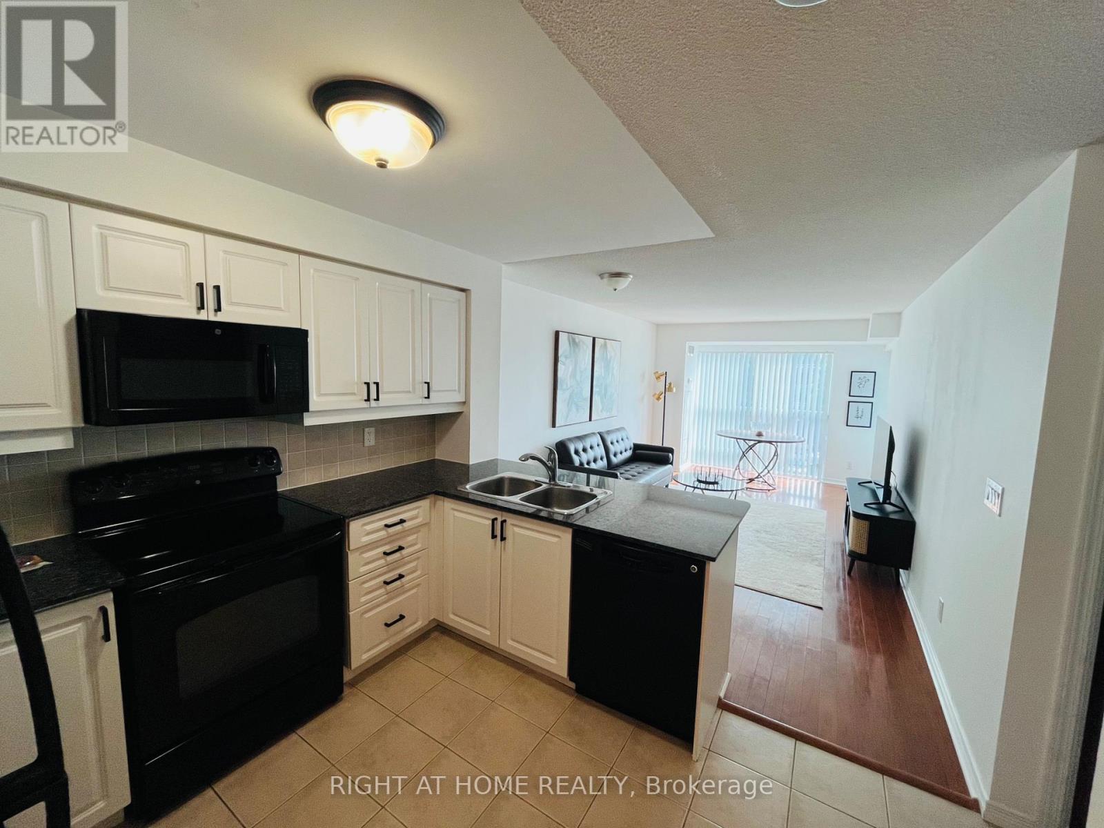 203 - 185 Oneida Crescent, Richmond Hill, Ontario  L4B 0B1 - Photo 6 - N12483645