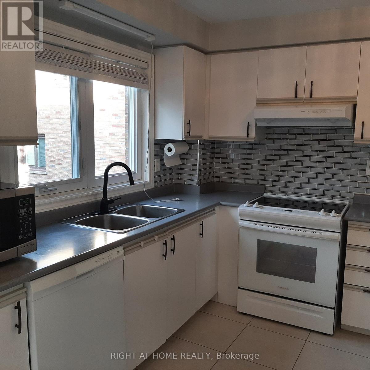 17 - 37 Old Firehall Lane, Vaughan, Ontario  L4L 8W3 - Photo 11 - N12483666