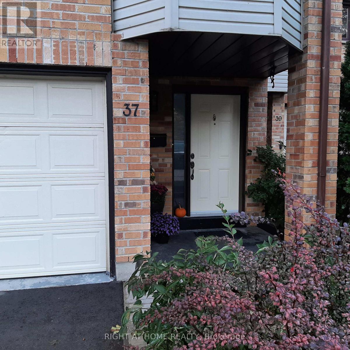 17 - 37 Old Firehall Lane, Vaughan, Ontario  L4L 8W3 - Photo 3 - N12483666