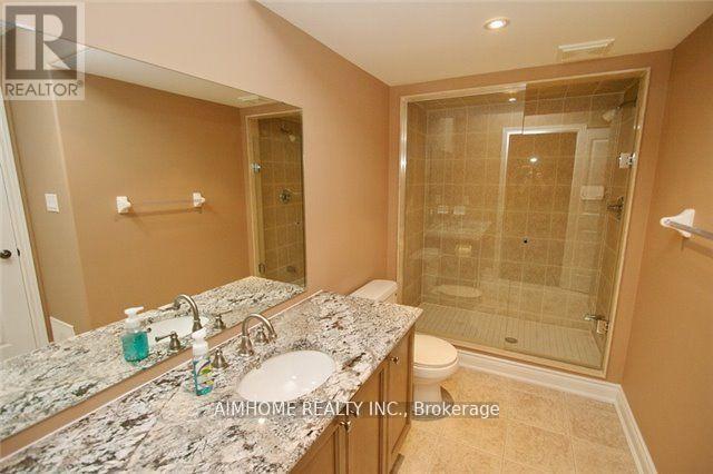 54 Lake Forest Drive, Richmond Hill, Ontario  L4E 0A8 - Photo 11 - N12483697