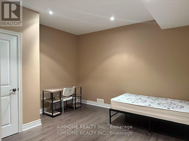 54 Lake Forest Drive, Richmond Hill, Ontario  L4E 0A8 - Photo 12 - N12483697