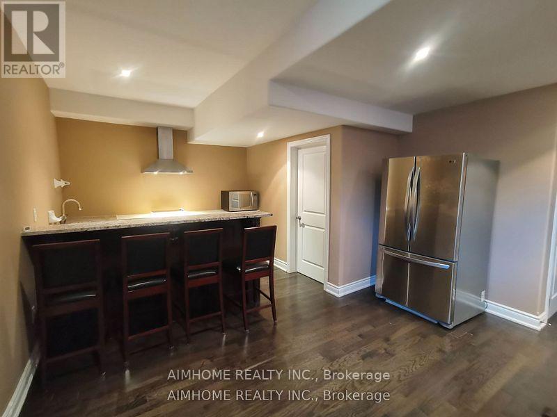 54 Lake Forest Drive, Richmond Hill, Ontario  L4E 0A8 - Photo 5 - N12483697