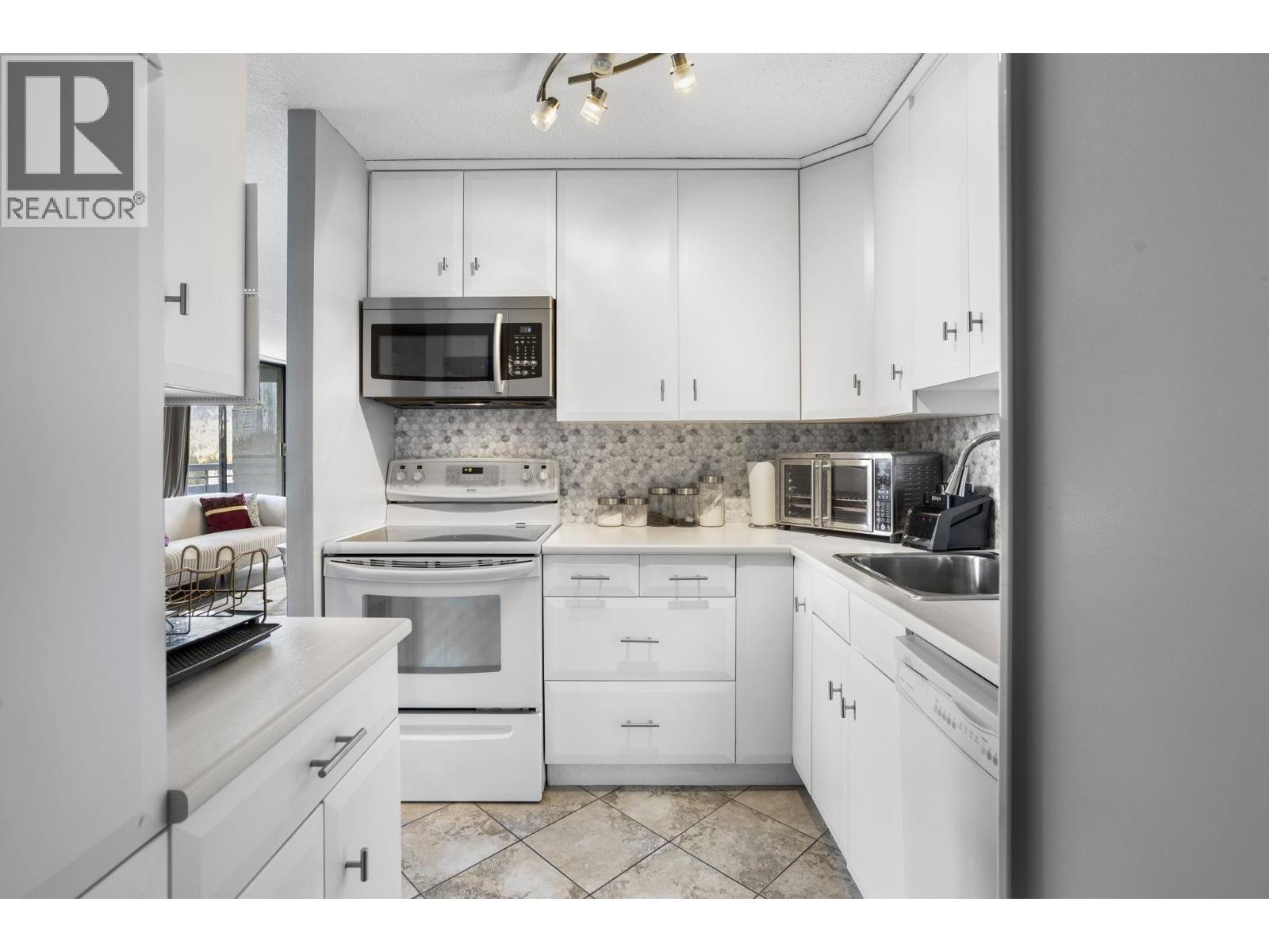 1605 3737 Bartlett Court, Burnaby, British Columbia  V3J 7E3 - Photo 11 - R3061664