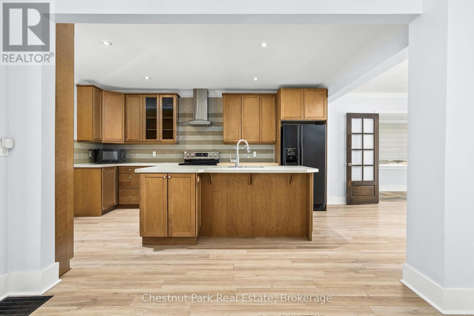 615 Bay Street, Gravenhurst, Ontario  P1P 1G8 - Photo 13 - X12397389