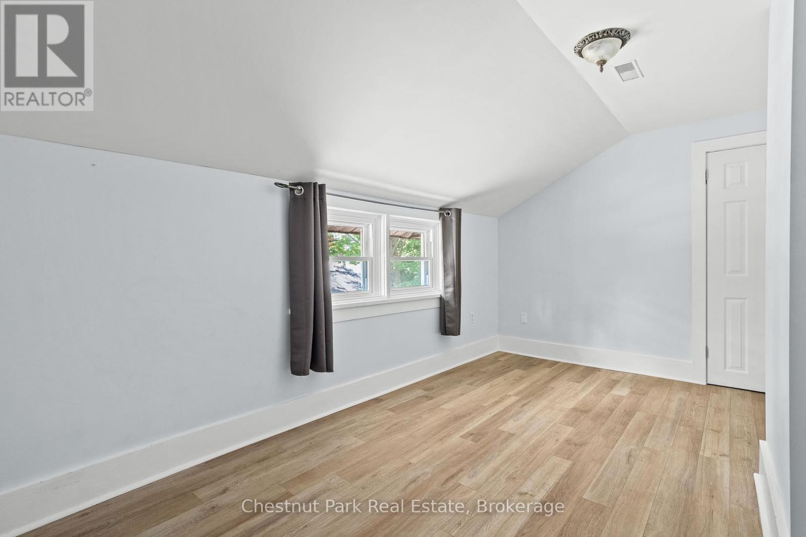 615 Bay Street, Gravenhurst, Ontario  P1P 1G8 - Photo 32 - X12397389