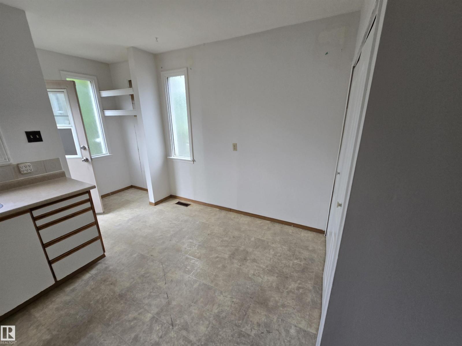 11905 70 St Nw, Edmonton, Alberta  T5B 1V1 - Photo 4 - E4463624