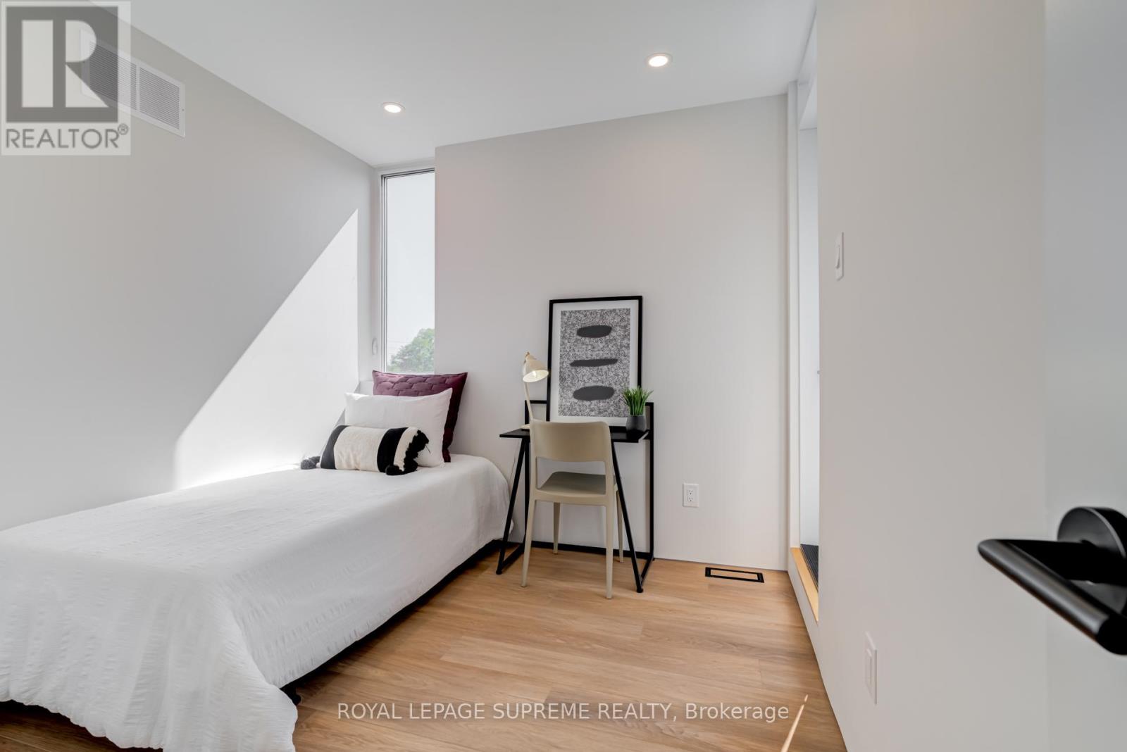 4 - 101 Bernice Crescent, Toronto, Ontario  M6N 1W7 - Photo 23 - W12483568
