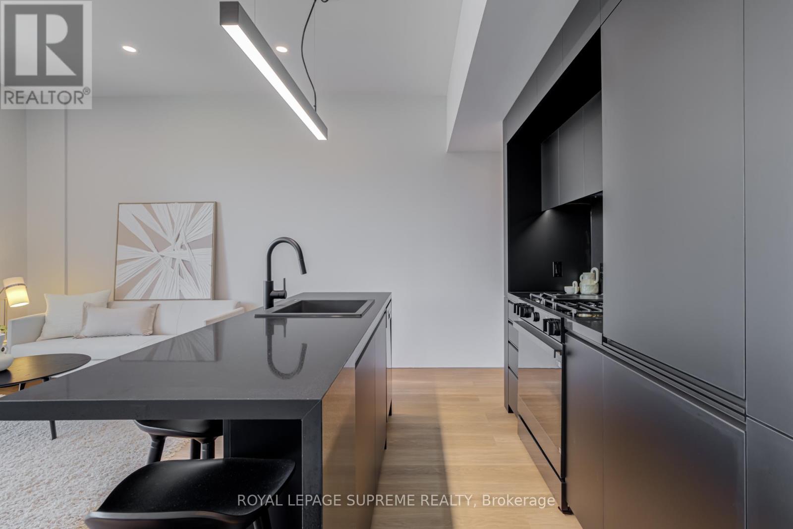 4 - 101 Bernice Crescent, Toronto, Ontario  M6N 1W7 - Photo 4 - W12483568