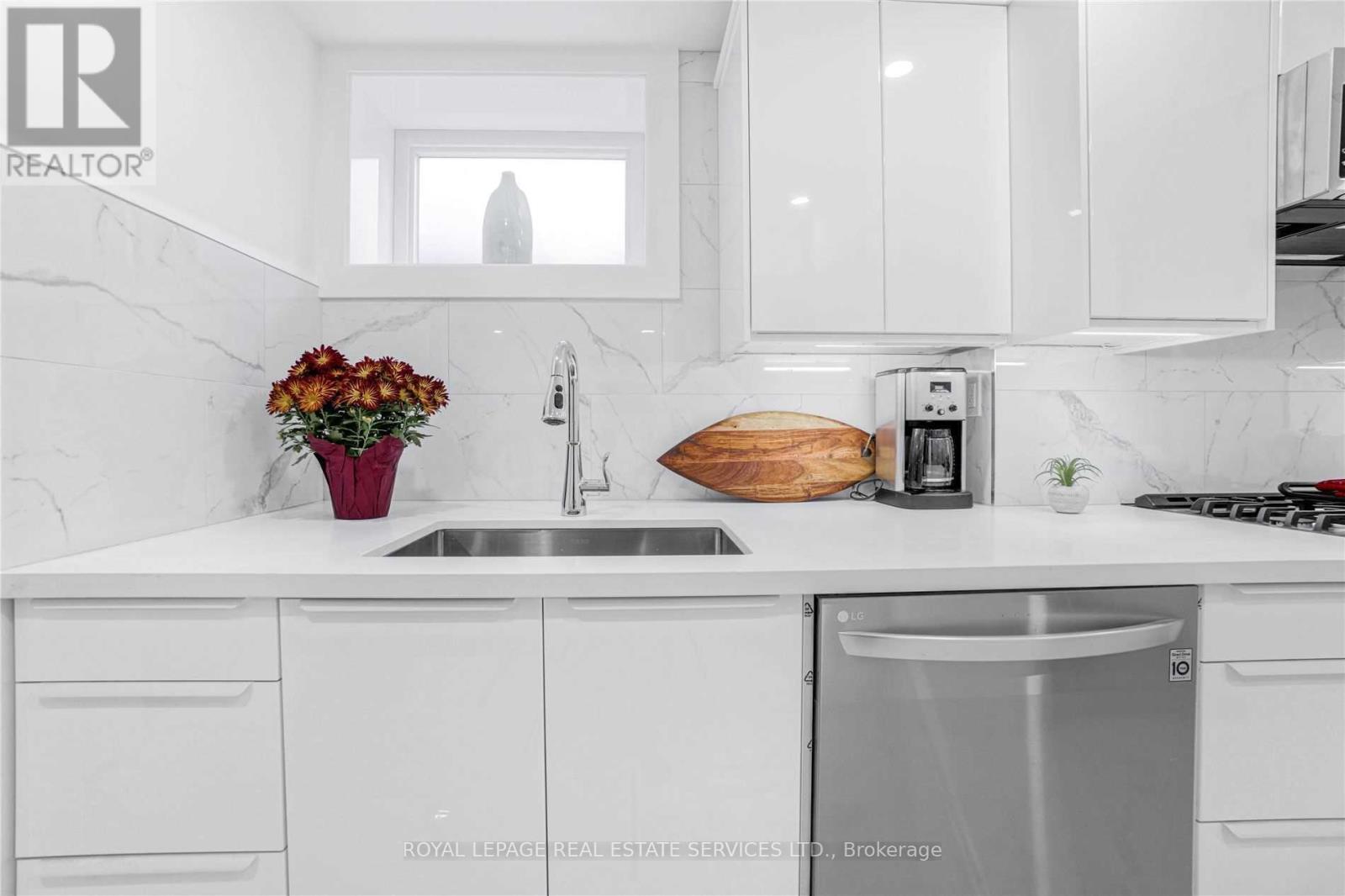 Lower - 117 St Johns Road, Toronto, Ontario  M6P 1V1 - Photo 15 - W12483571