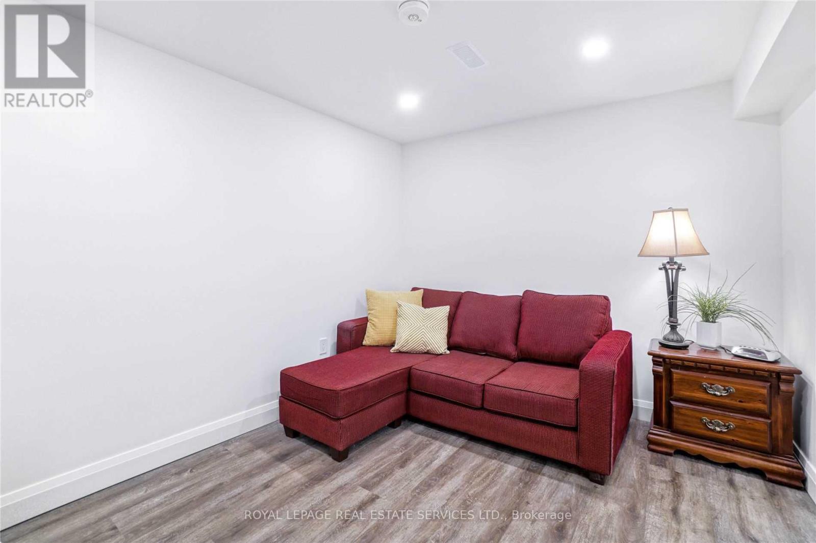 Lower - 117 St Johns Road, Toronto, Ontario  M6P 1V1 - Photo 8 - W12483571