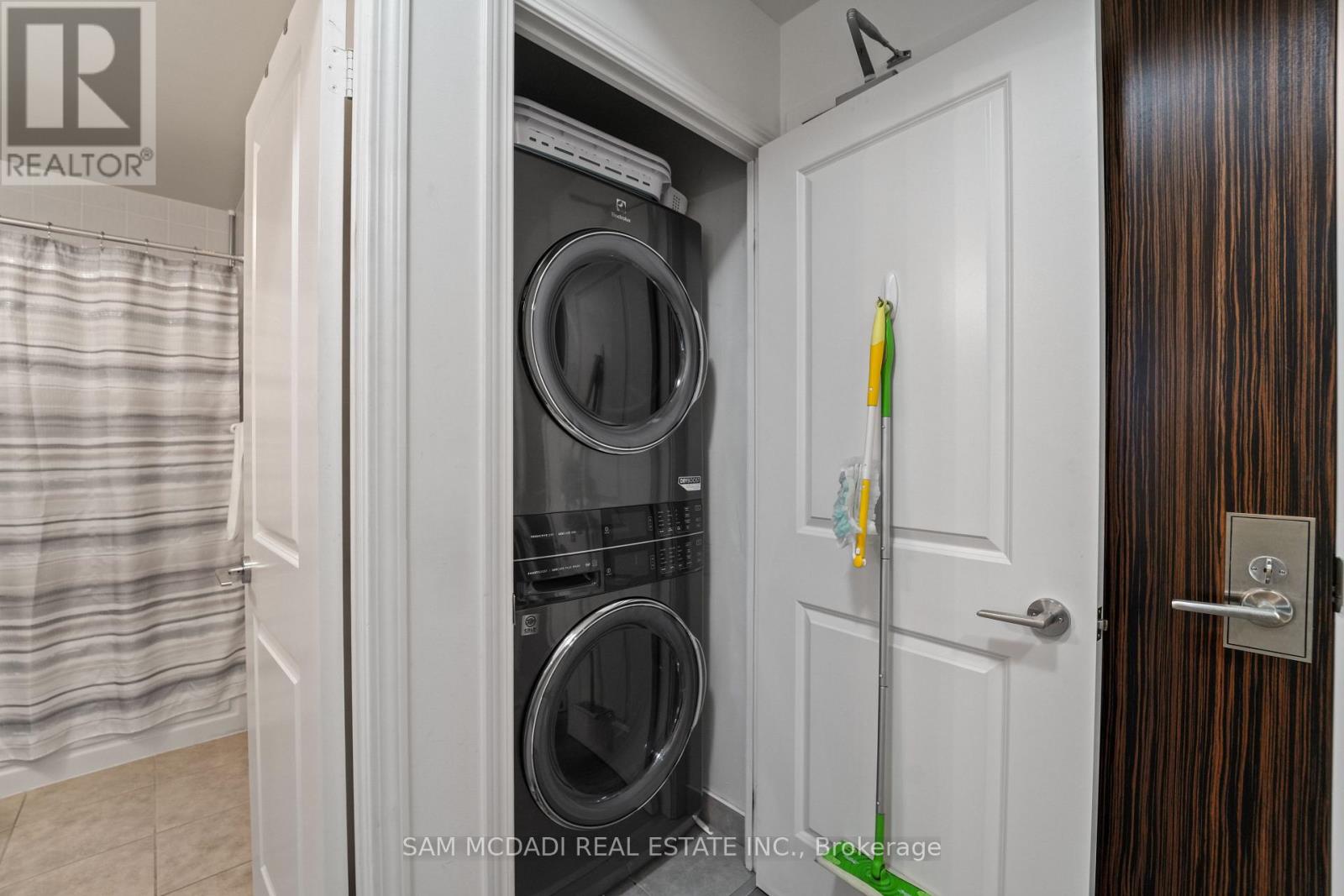 207 - 349 Rathburn Road W, Mississauga, Ontario  L5B 0G9 - Photo 18 - W12483611