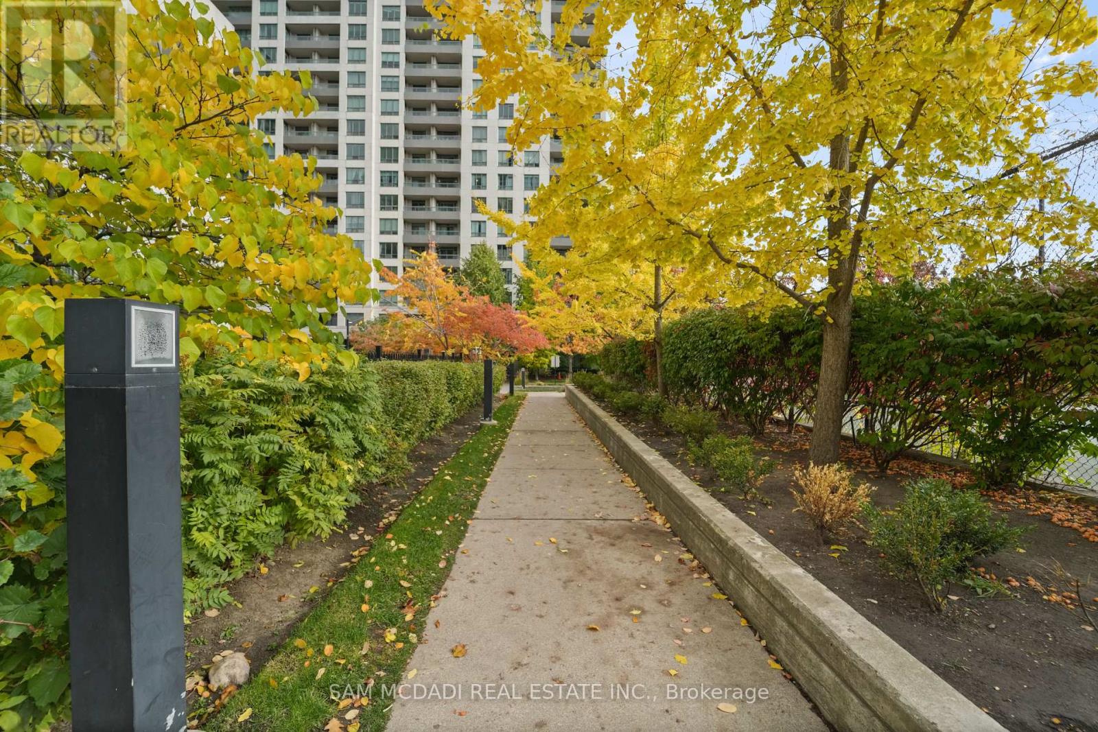 207 - 349 Rathburn Road W, Mississauga, Ontario  L5B 0G9 - Photo 22 - W12483611