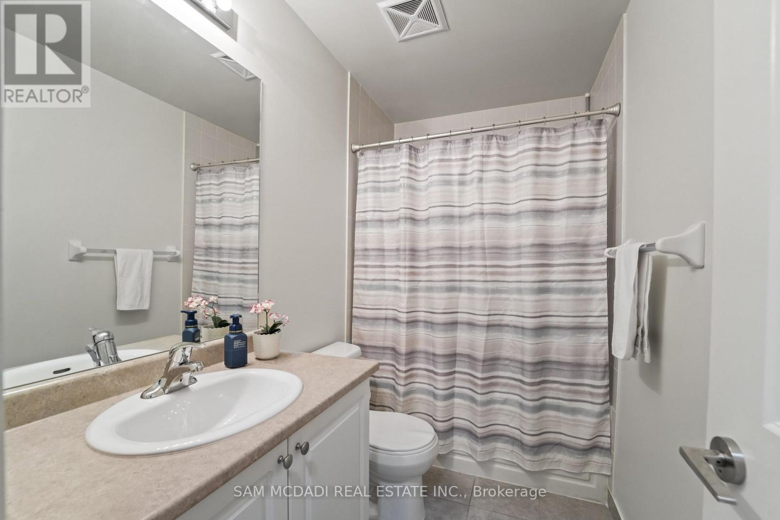 207 - 349 Rathburn Road W, Mississauga, Ontario  L5B 0G9 - Photo 6 - W12483611