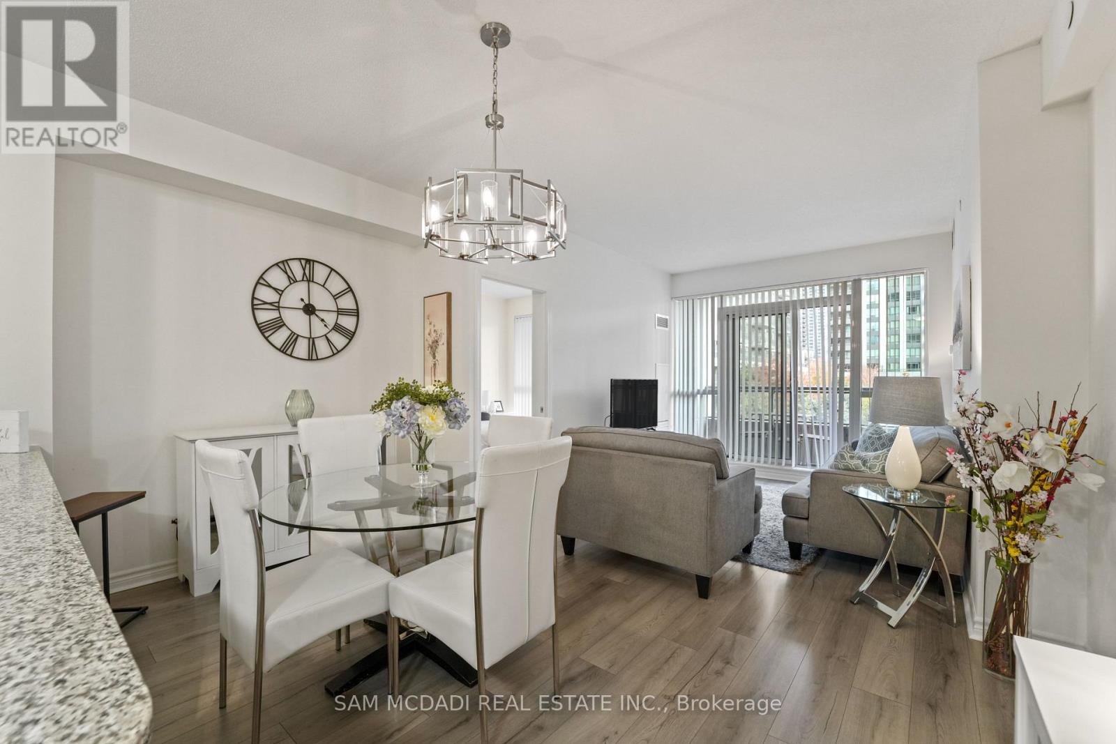 207 - 349 Rathburn Road W, Mississauga, Ontario  L5B 0G9 - Photo 7 - W12483611
