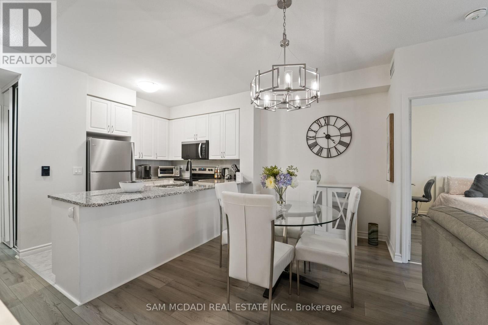 207 - 349 Rathburn Road W, Mississauga, Ontario  L5B 0G9 - Photo 8 - W12483611