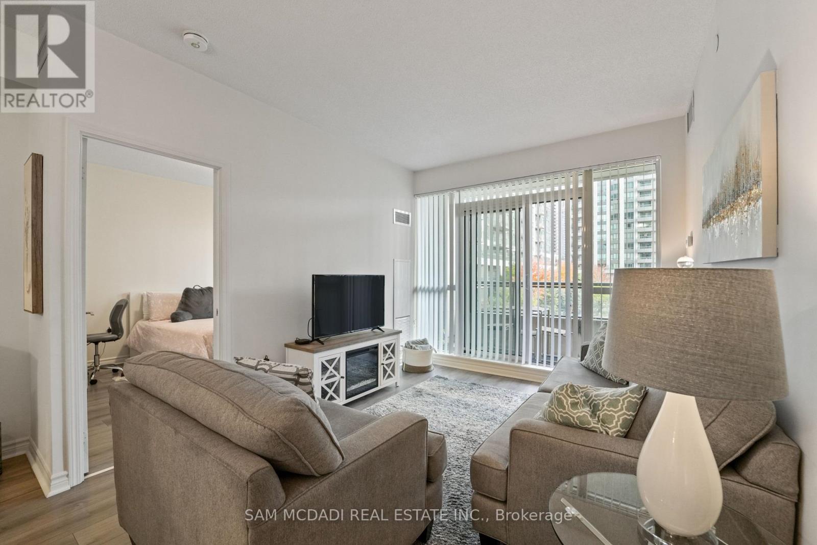 207 - 349 Rathburn Road W, Mississauga, Ontario  L5B 0G9 - Photo 9 - W12483611