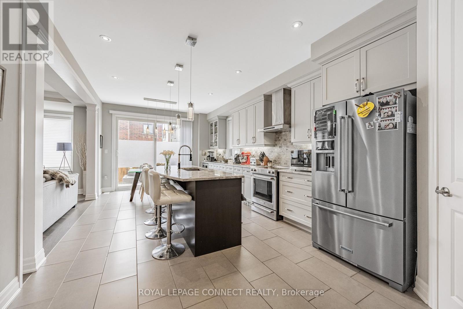 3302 Mintwood Circle, Oakville, Ontario  L6H 7C3 - Photo 10 - W12483640