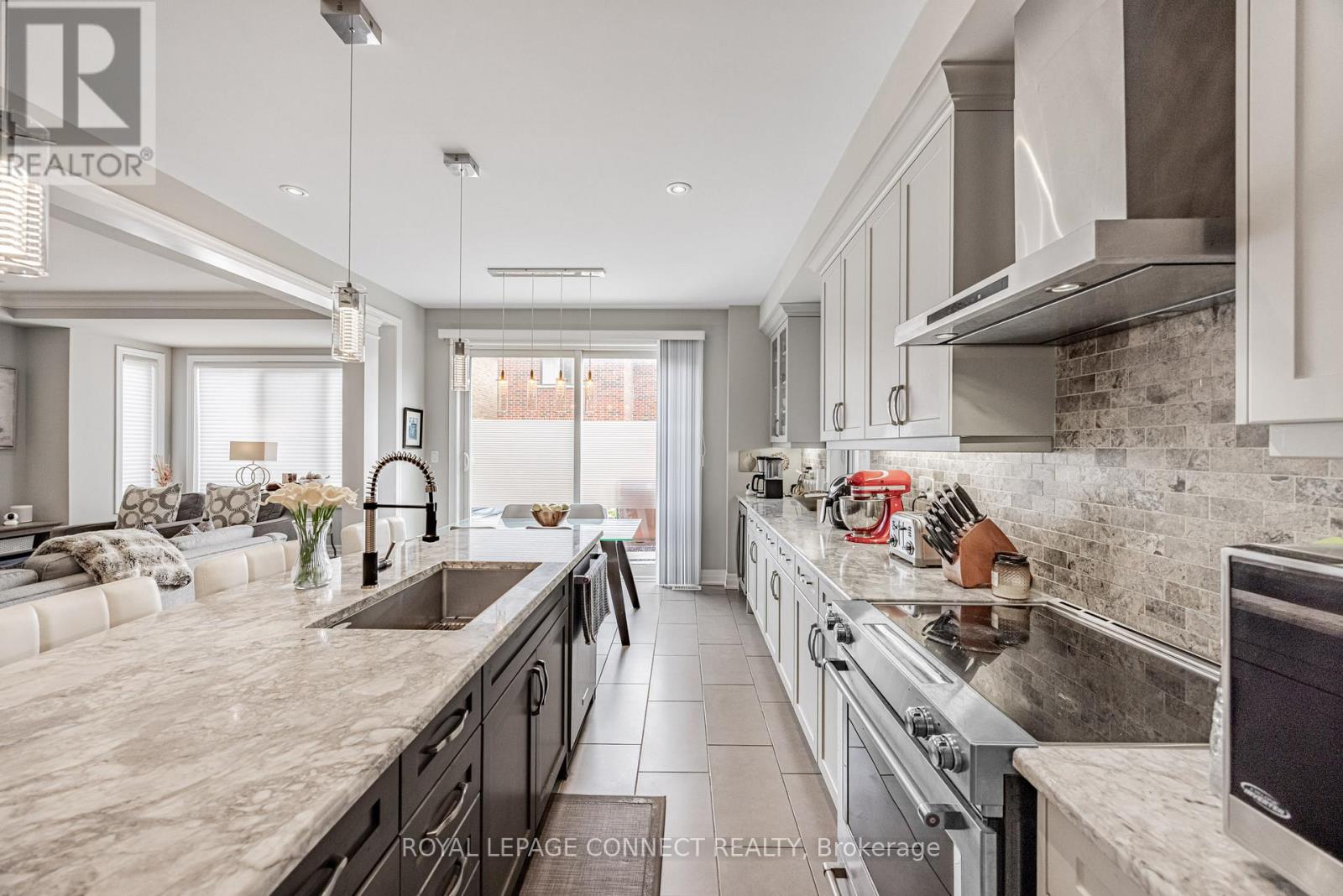 3302 Mintwood Circle, Oakville, Ontario  L6H 7C3 - Photo 11 - W12483640